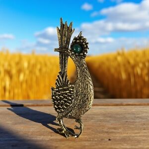 MCM Vintage 1950s Ambassador Gold Tone Road Runner Brooch Green Eyes Unisex